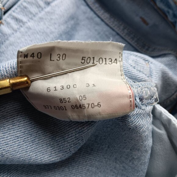 trashed Vintage Levi's 501 Jeans 38x30 Fit Mens 1990's Sky Fade Mexico Buttonfly - Picture 10 of 10